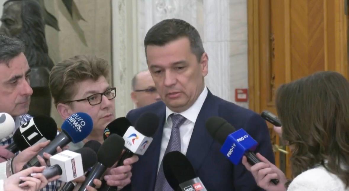 Politician în dezbatere parlamentară, simbol al deciziei politice