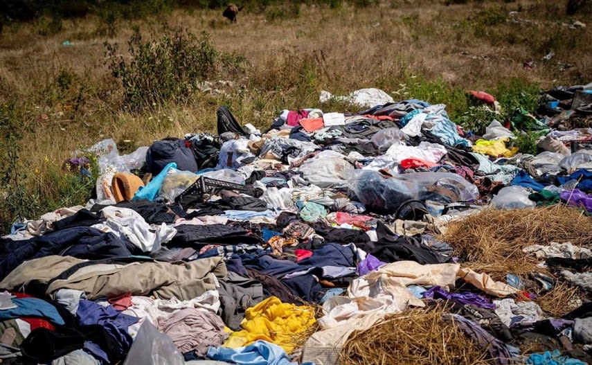 Autovehicule aduse pentru revânzare, transformate în surse de poluare în România