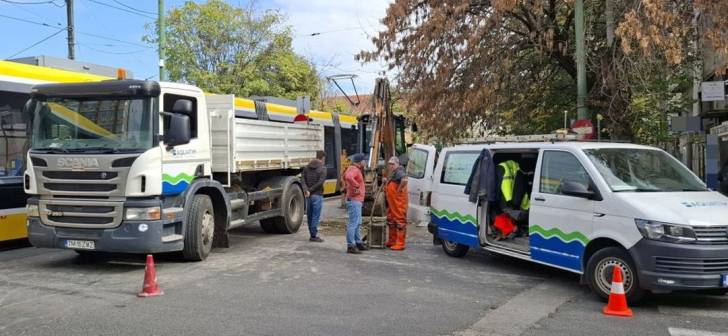 Echipament de lucru al Aquatim în timpul unei intervenții de conectare a conductelor