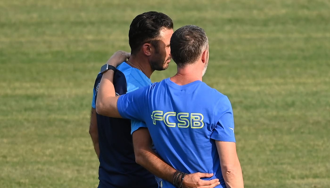 Mihai Stoica telefonând pentru înlocuirea antrenorului la FCSB Mihai Stoica telefonând pentru înlocuirea antrenorului la FCSB