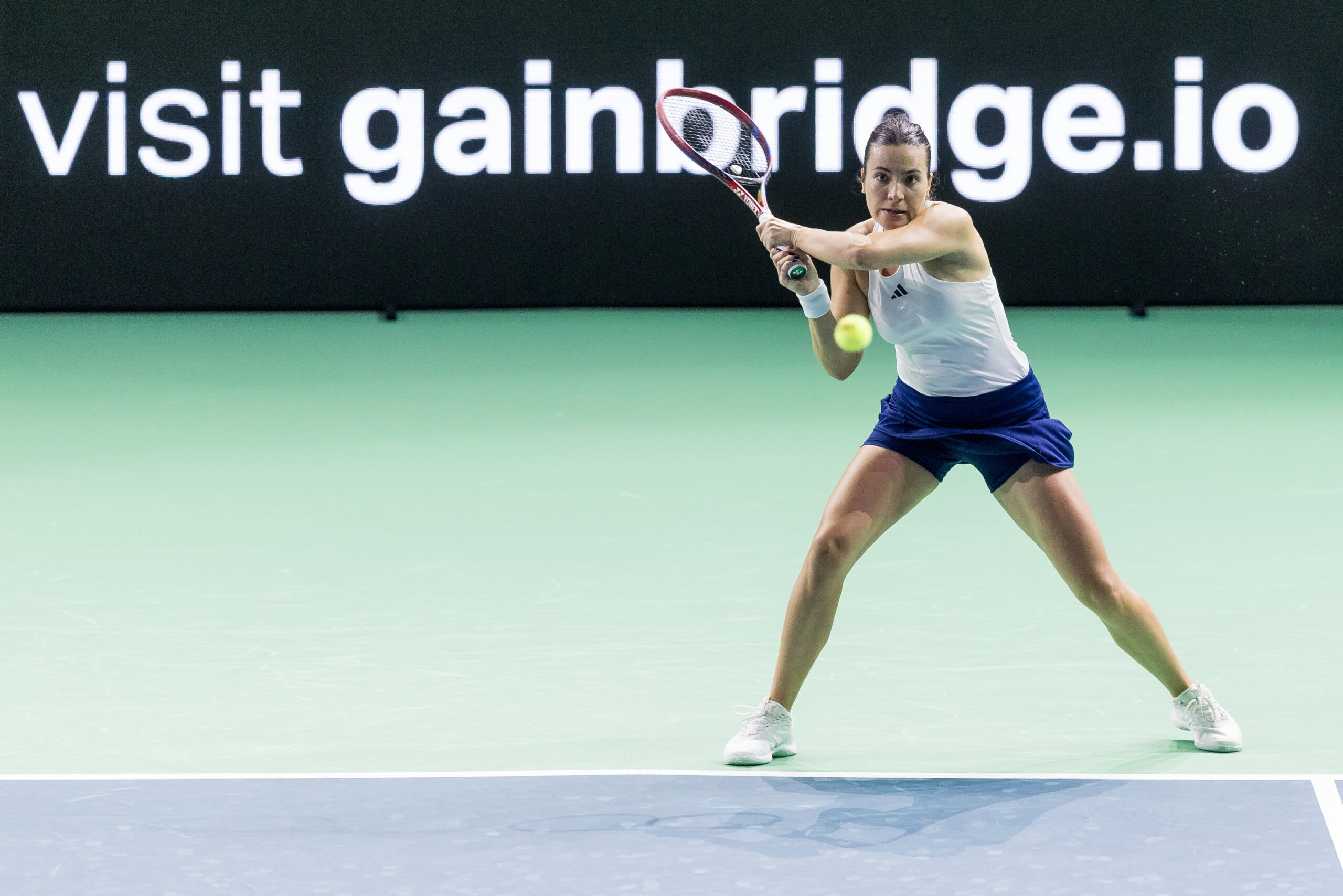 Elena-Gabriela Ruse în timpul meciului de tenis la Madrid Elena-Gabriela Ruse în timpul meciului de tenis la Madrid