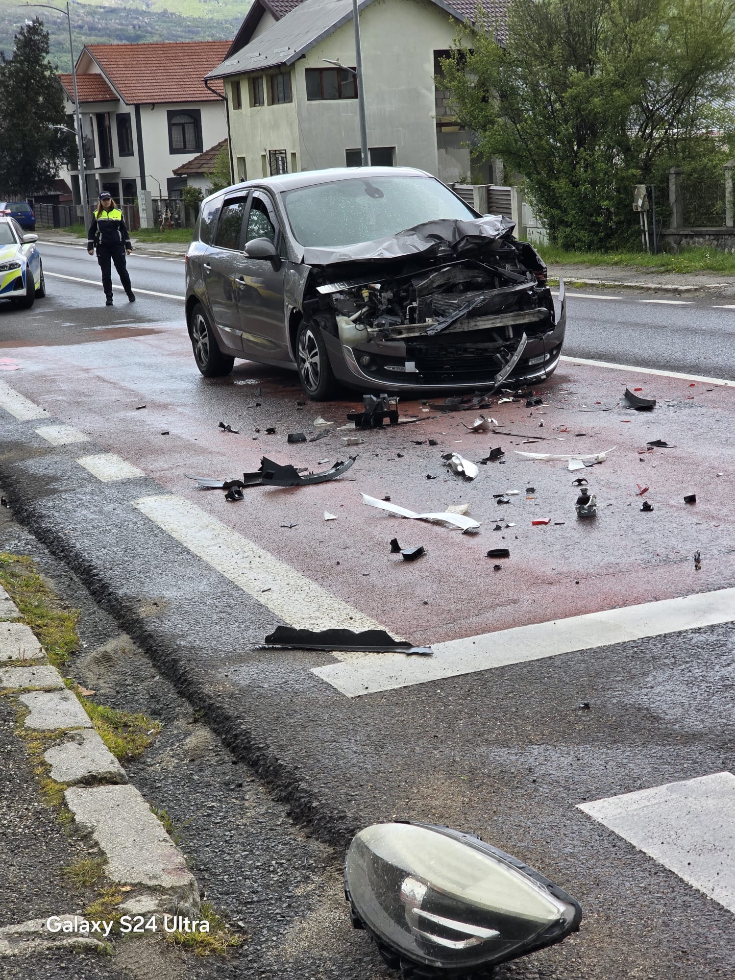 Accident pe DN 7, în Călimănești: un tânăr de 22 de ani a ajuns la spital după ce nu a păstrat distanța regulamentară