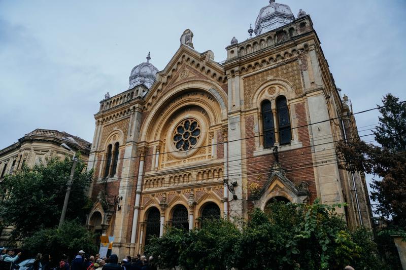 Clădirea sinagogii din Fabric și curtea interioară în proces de restaurare