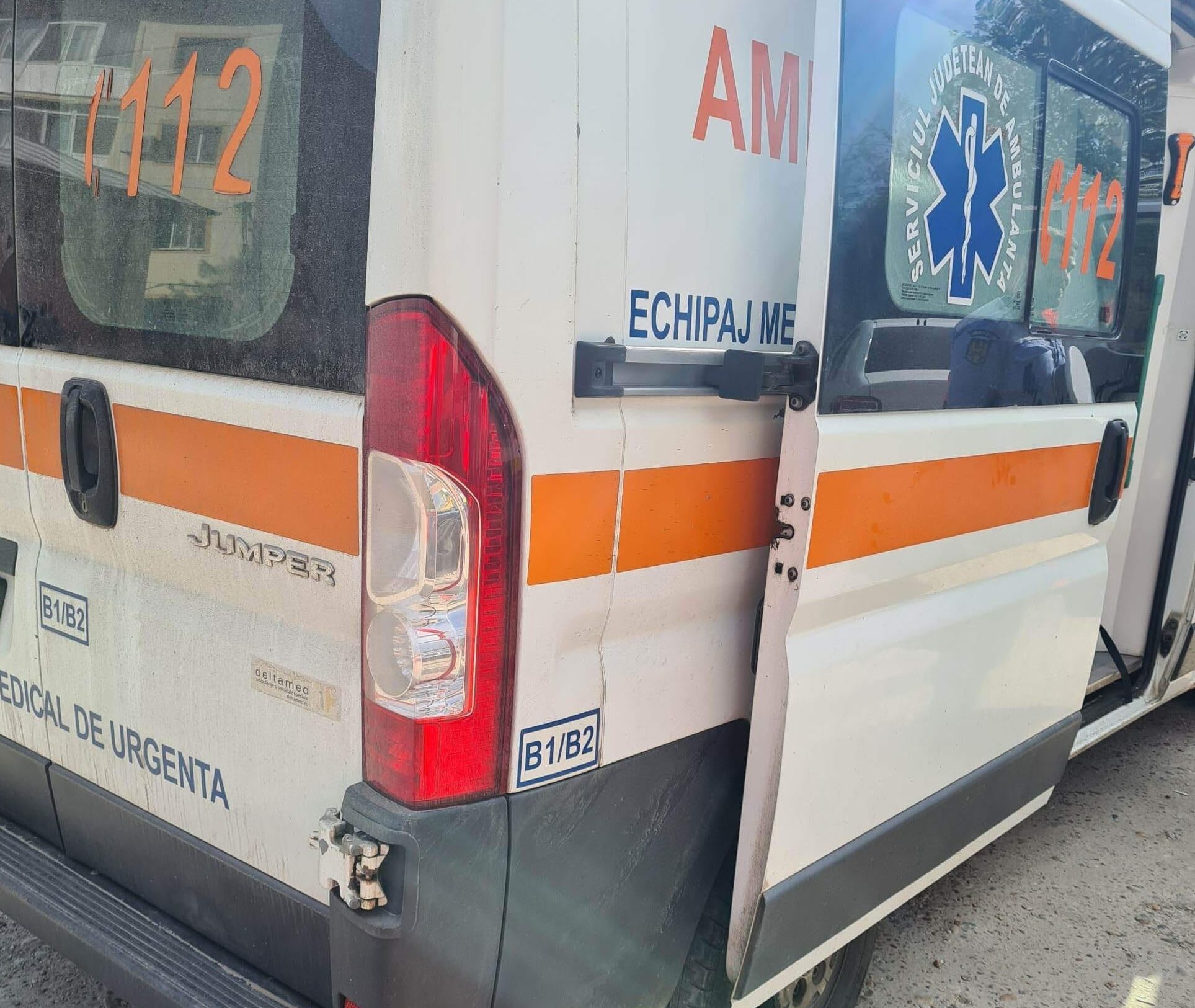 Ambulanță și echipaj medical în acțiune pe DN 3, județul Constanța