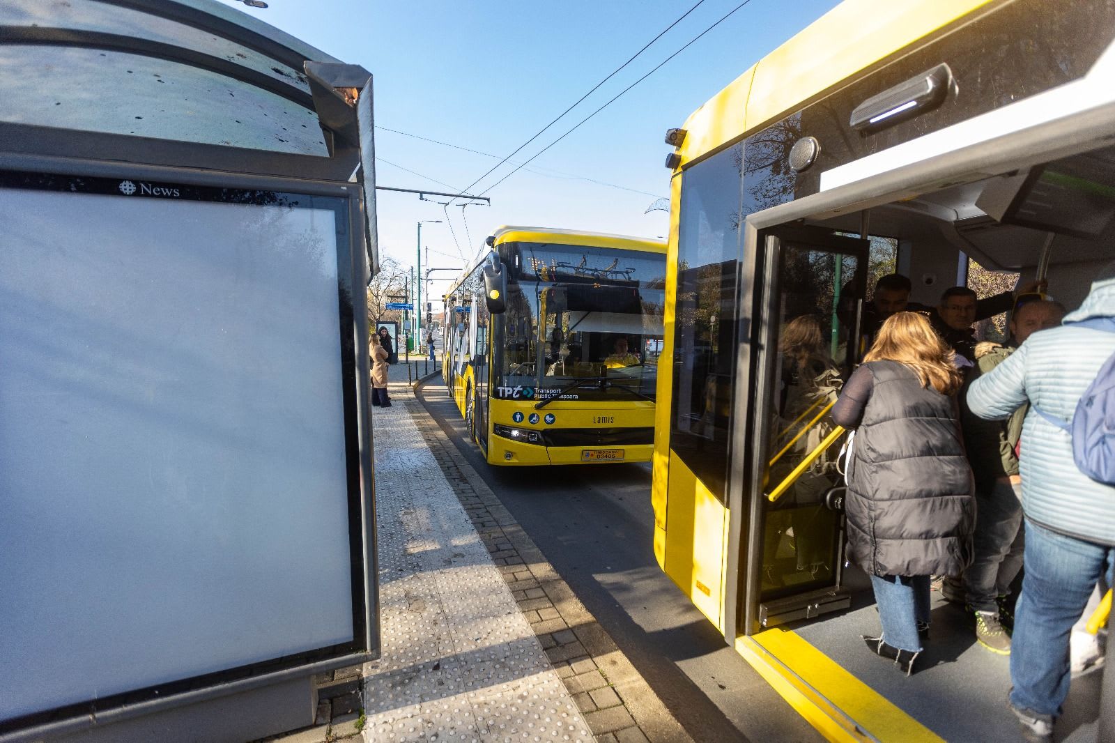 Polițiști intervenind la incidentul din transportul în comun din Timișoara