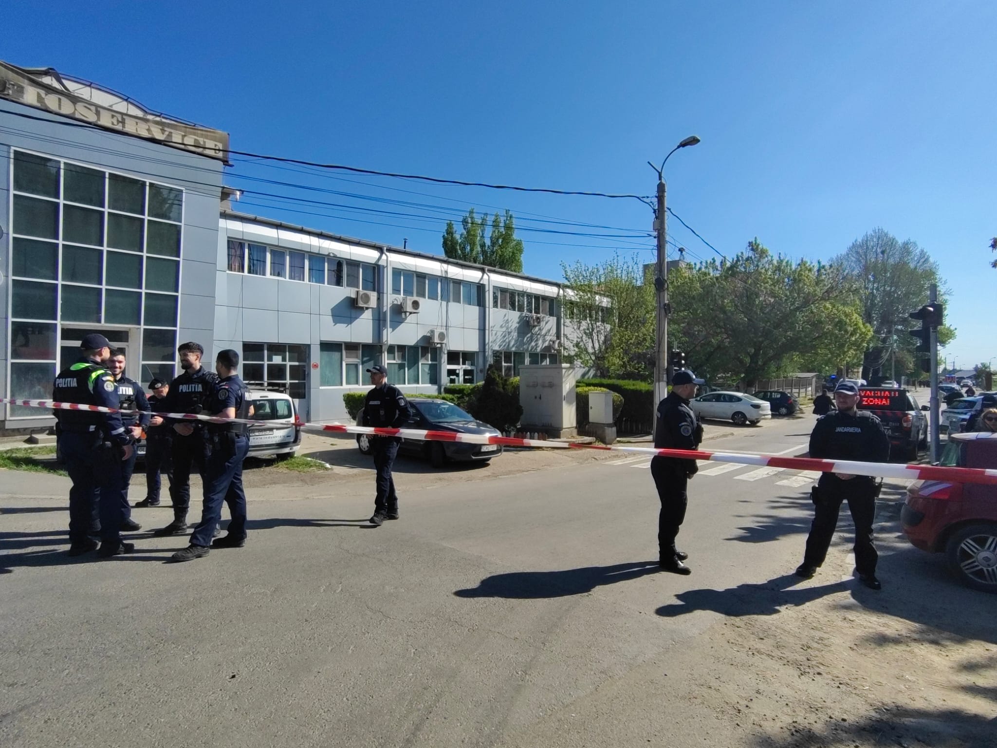Fragmente de dronă prăbușită în Galați, zona Bariera Traian Fragmente de dronă prăbușită în Galați, zona Bariera Traian