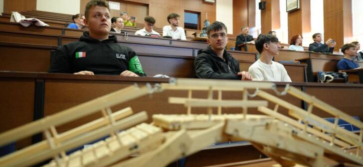 Elevi premiati la concursul Leonardo da Vinci la Timișoara Elevi premiati la concursul Leonardo da Vinci la Timișoara