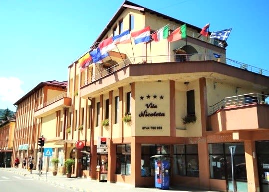 Rețeaua refugiaților ucraineni de la Olanesti ajunge în fața instanței, în care au fost implicate bani publici și construcție ilegală