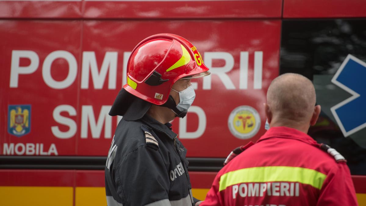 Incendiu la o gospodărie din Goranu, Râmnicu Vâlcea: pompierii intervin pentru a preveni extinderea focului