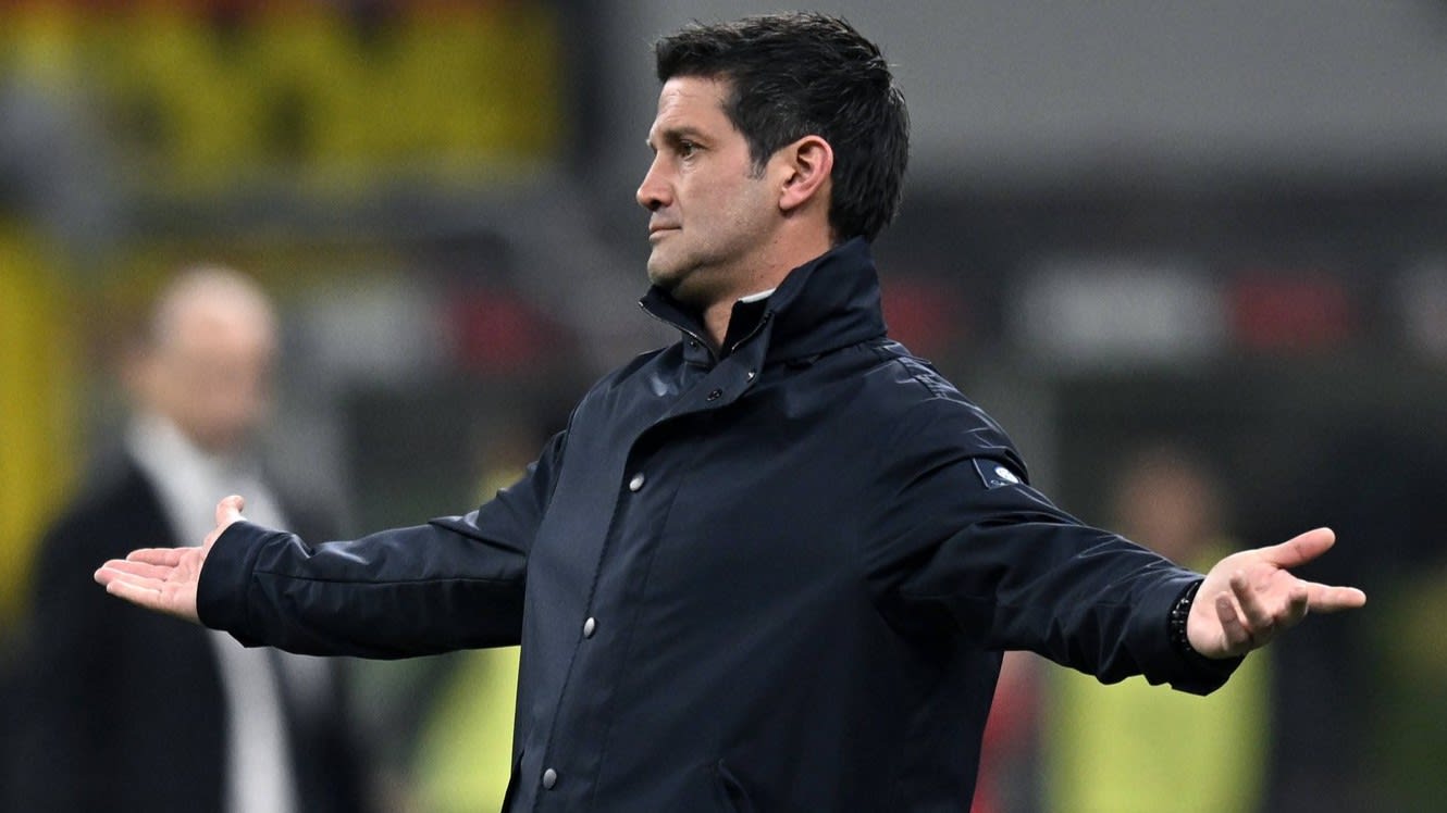 Antrenorul Cristi Chivu în timpul meciului Torino - Inter Milano Antrenorul Cristi Chivu în timpul meciului Torino - Inter Milano
