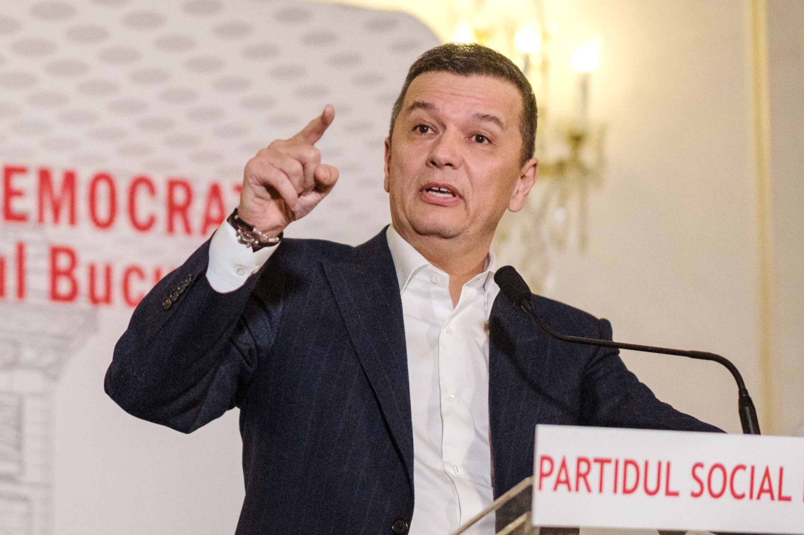 Sorin Grindeanu în timpul declarațiilor despre moțiunea de cenzură Sorin Grindeanu în timpul declarațiilor despre moțiunea de cenzură