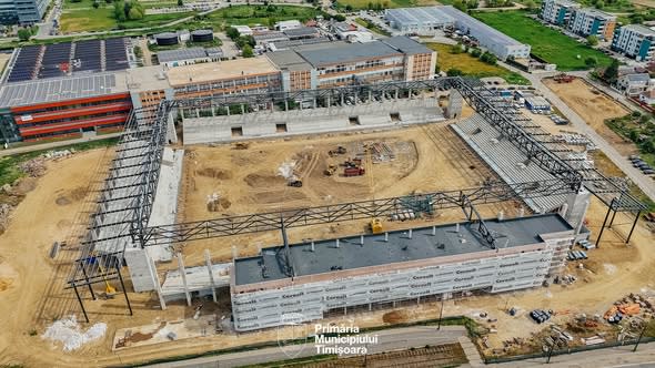 Lucrările la stadionul de pe Calea Buziașului se apropie de finalizare în septembrie, anunță primarul Fritz