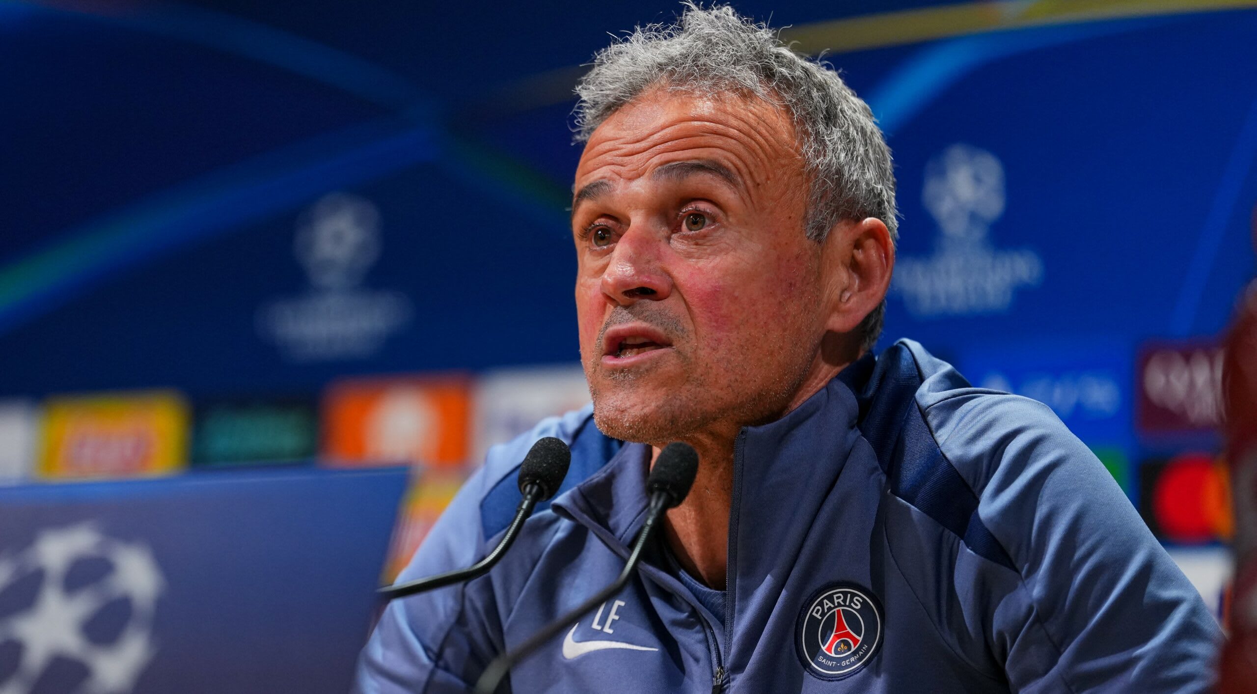 Luis Enrique în timpul meciului PSG - Bayern, reacție intensă Luis Enrique în timpul meciului PSG - Bayern, reacție intensă