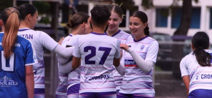 Jucătoare junioare Poli Timișoara celebrând victoria Jucătoare junioare Poli Timișoara celebrând victoria