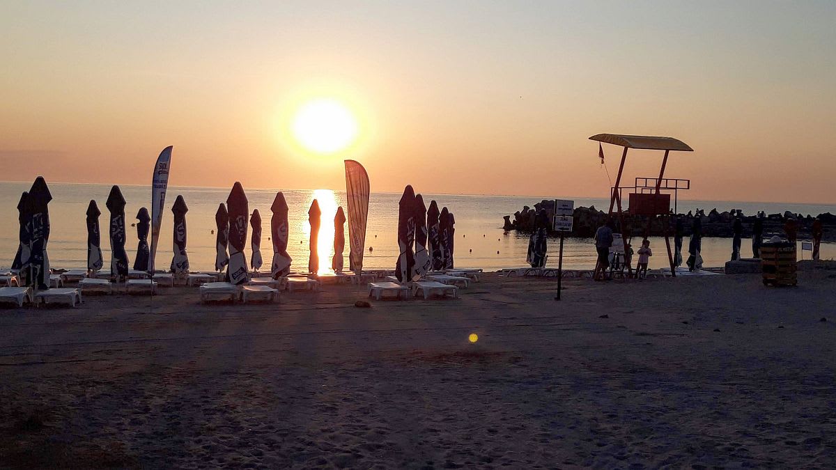 Oameni în weekend prelungit în România, relaxare și activități în aer liber Oameni în weekend prelungit în România, relaxare și activități în aer liber