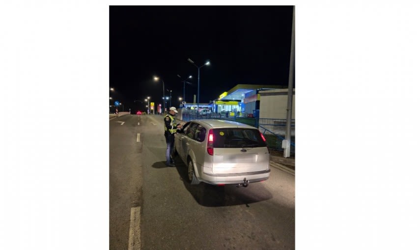 Polițiști rutieri controlând autovehicule în Tulcea Polițiști rutieri controlând autovehicule în Tulcea