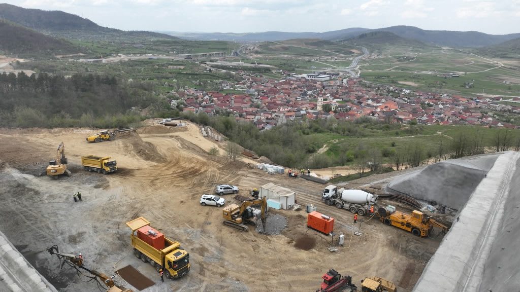 Imagini spectaculoase de pe autostrada Sibiu–Pitești: lucrările avansează pe cea mai dificilă secțiune din Carpați