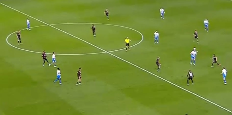Arbitrul Cătălin Popa în camera VAR în timpul meciului Craiova – Dinamo Arbitrul Cătălin Popa în camera VAR în timpul meciului Craiova – Dinamo