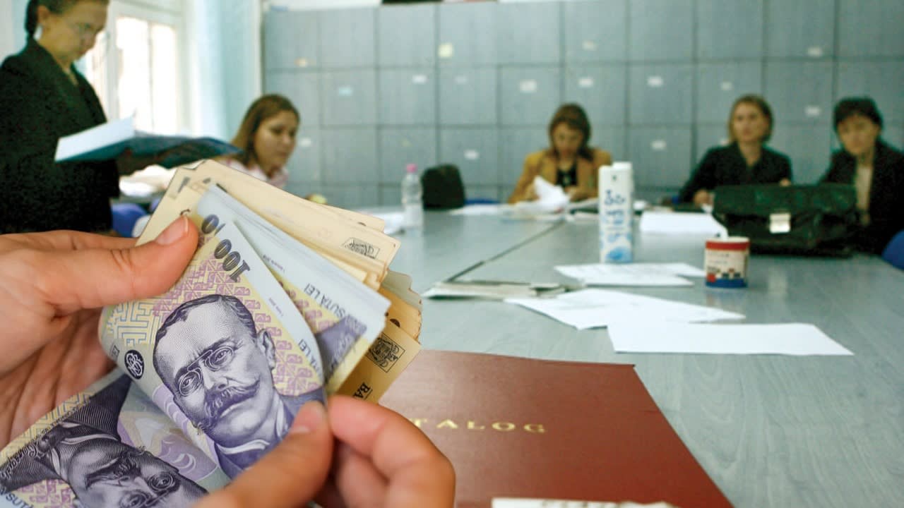 Guvernul a aprobat acordarea unei prime de 1.500 de lei pentru profesori în Vâlcea