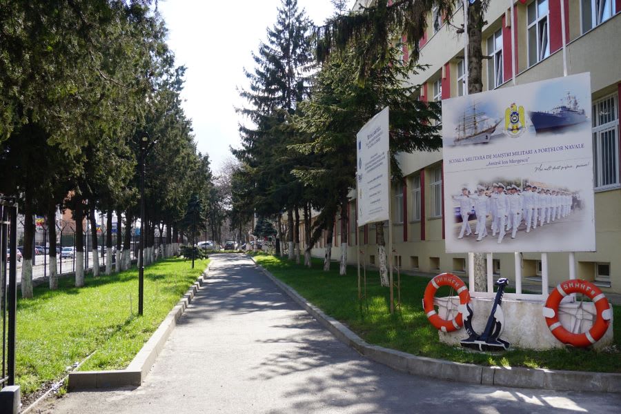 Elevi și instructori militari în tur la școala navală din Constanța Elevi și instructori militari în tur la școala navală din Constanța
