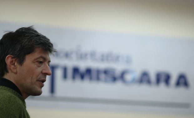 Manifestare politică în Timișoara, oameni cu pancarte