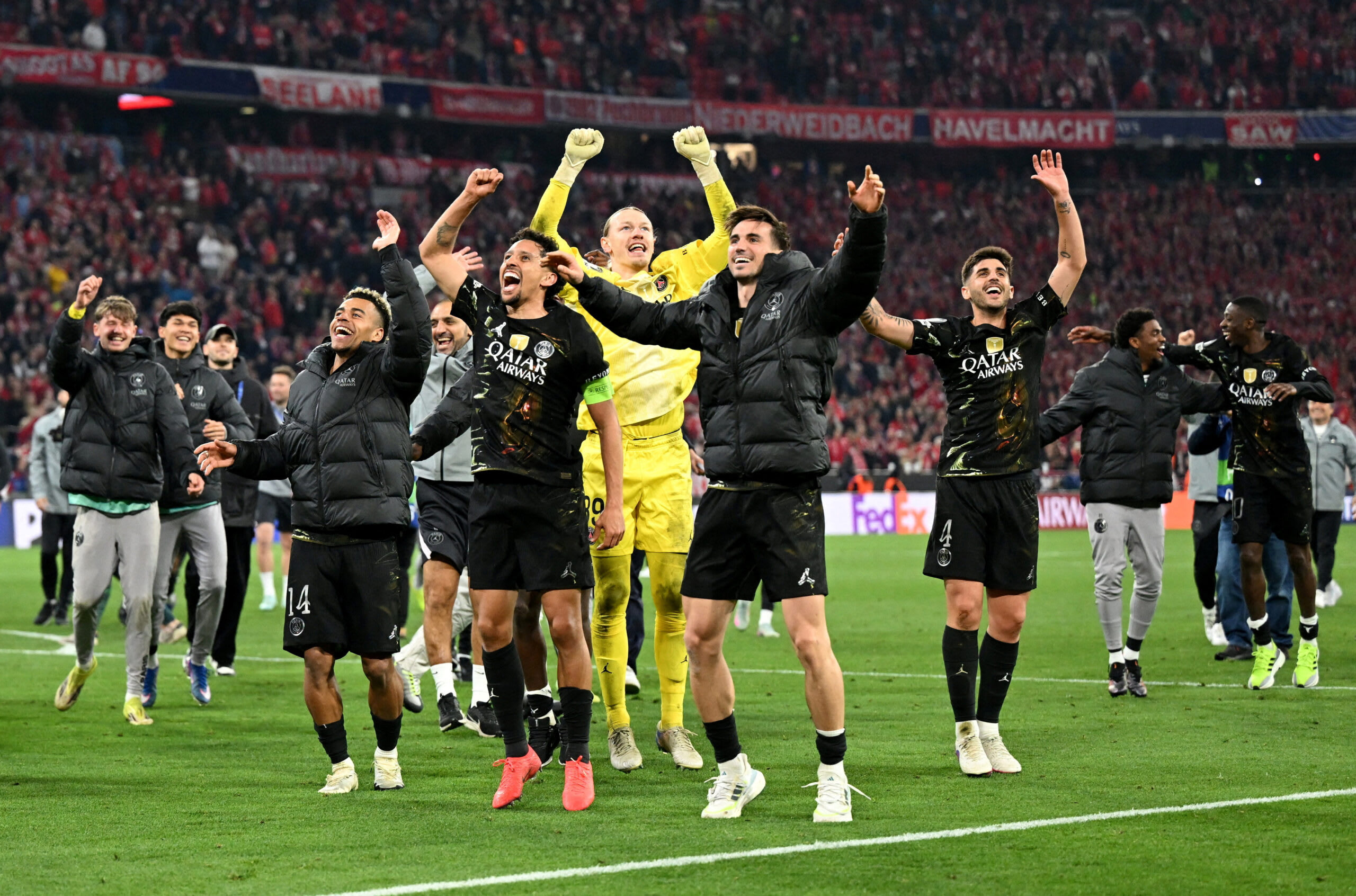 Jucători PSG și Bayern Munchen în meciul de semifinală Ligii Campionilor