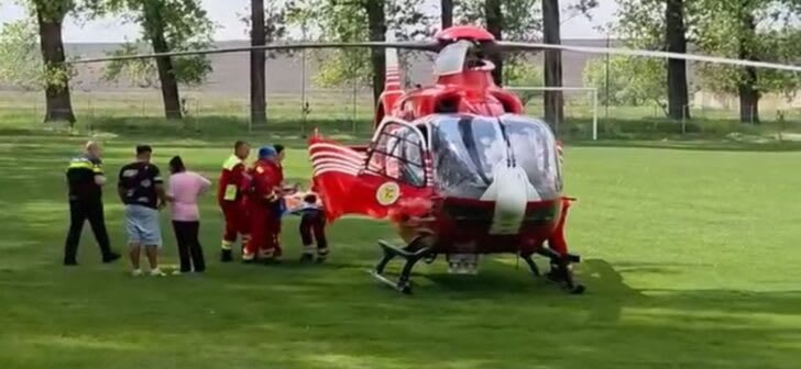 Elicopter SMURD în zbor, incident școlar în Arad Elicopter SMURD în zbor, incident școlar în Arad