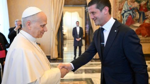Cristian Chivu în fața papei la Vatican după câștigarea titlului Cristian Chivu în fața papei la Vatican după câștigarea titlului