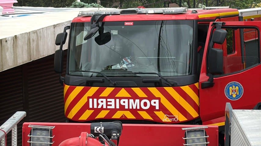 Pompieri în acțiune la un incendiu de locuință în Tulcea