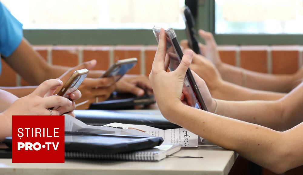 Adolescenți în natură, fără telefoane, în timpul experimentului Adolescenți în natură, fără telefoane, în timpul experimentului