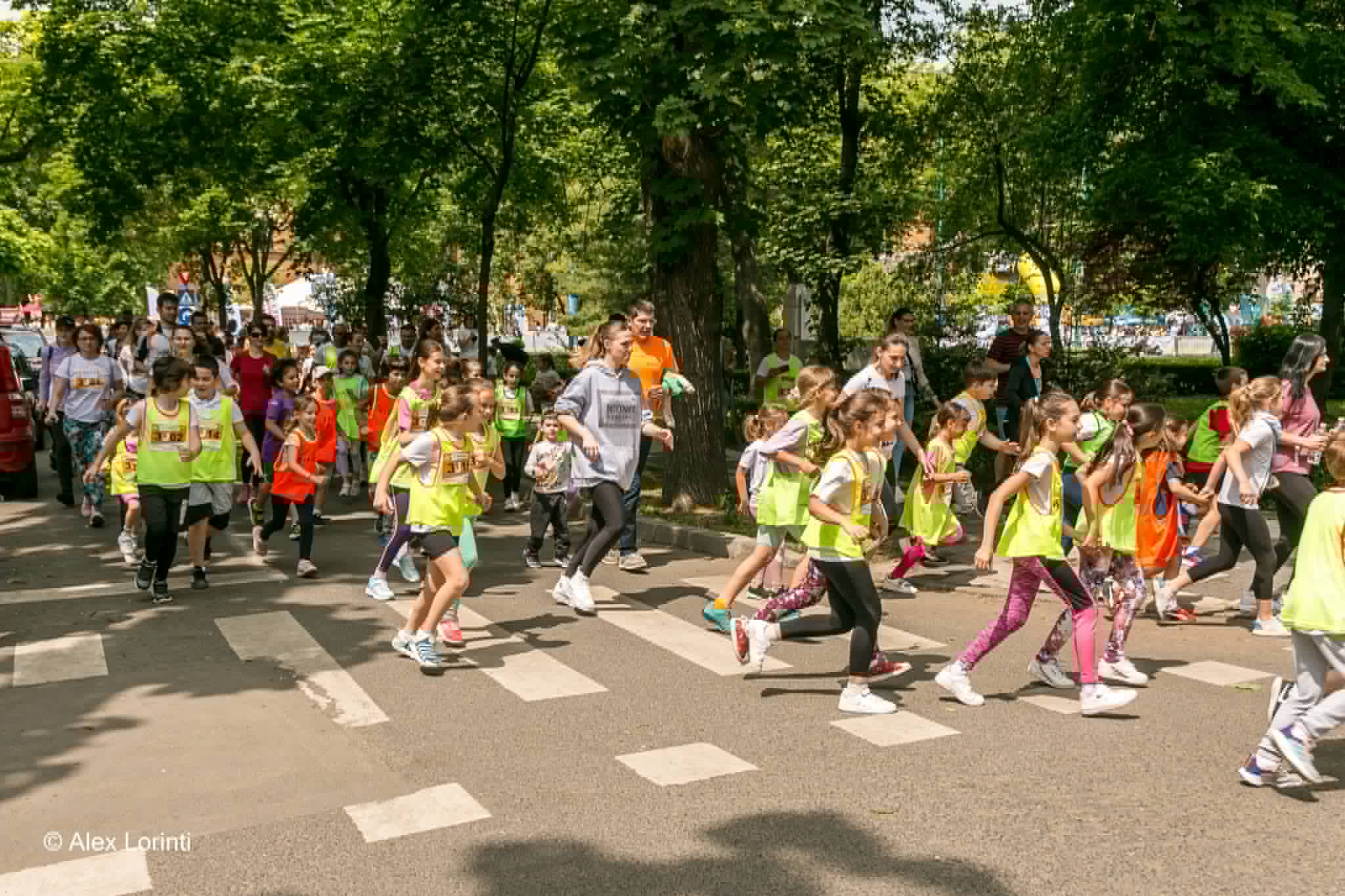 Participanți alergând și pedaland la Timotion Timișoara