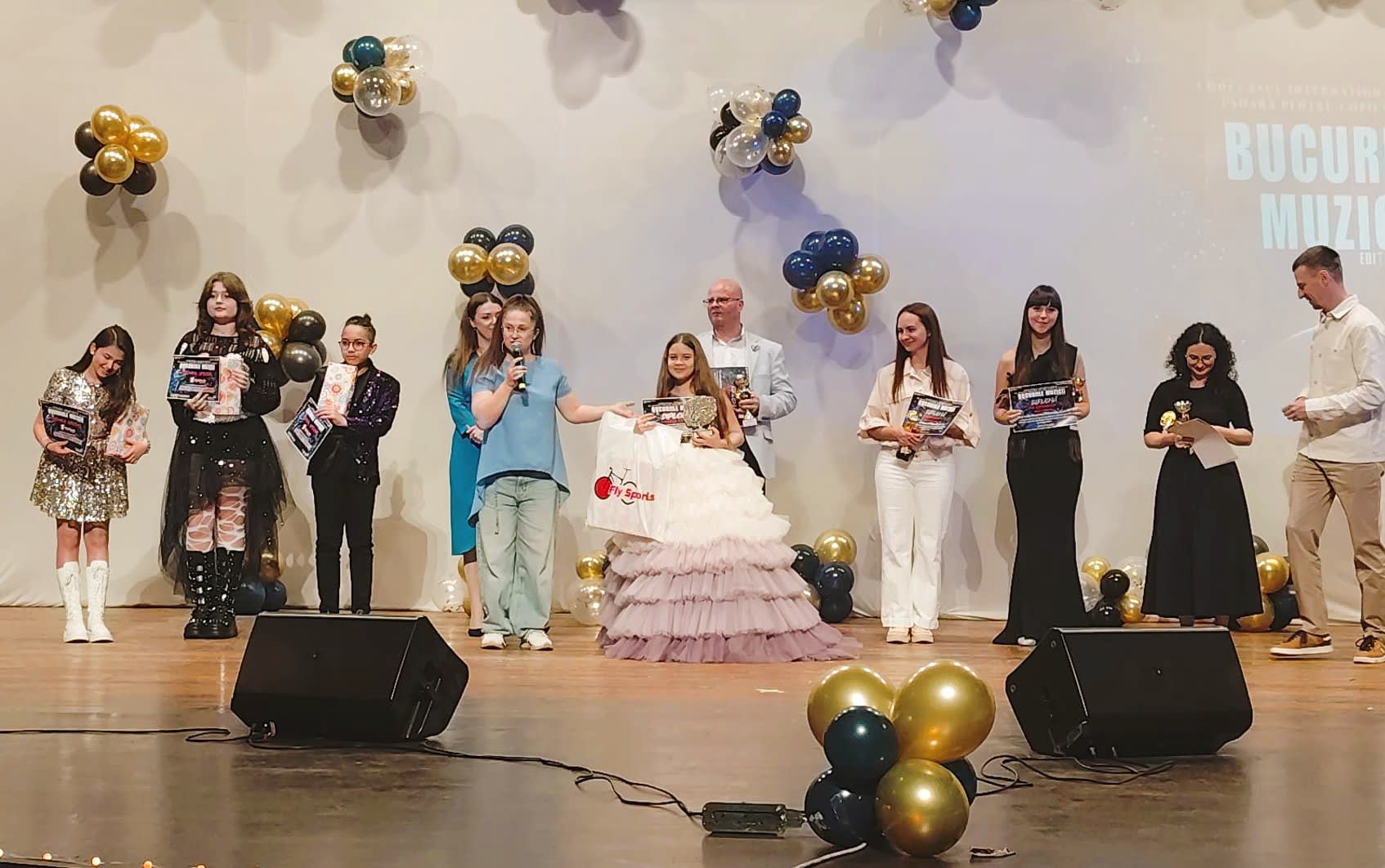 Elevi Suceava câștigând Marele Trofeu la festivalul de muzică Elevi Suceava câștigând Marele Trofeu la festivalul de muzică