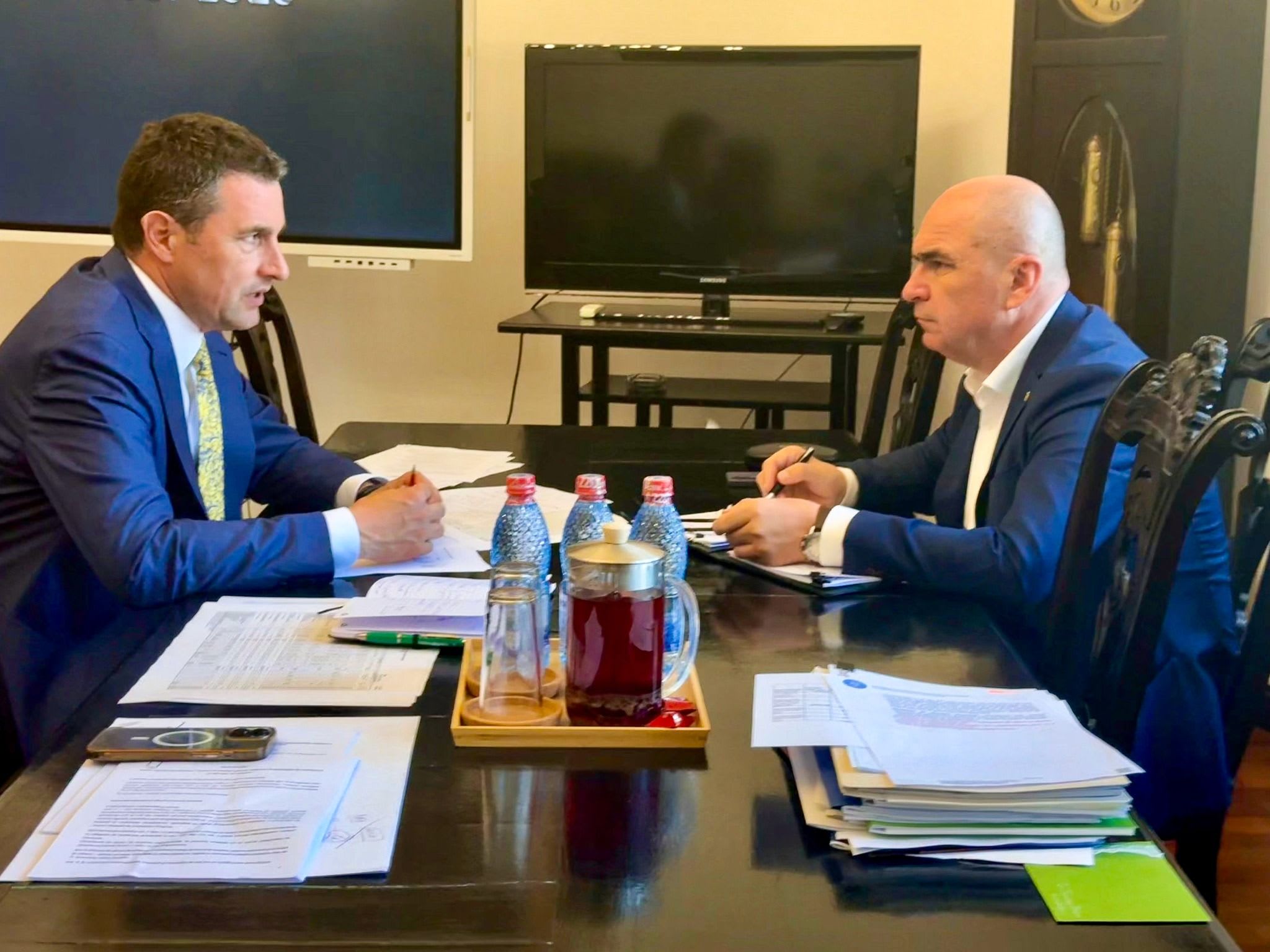 Discuție între Tánczos Barna și Ilie Bolojan la sediul Ministerului Agriculturii Discuție între Tánczos Barna și Ilie Bolojan la sediul Ministerului Agriculturii