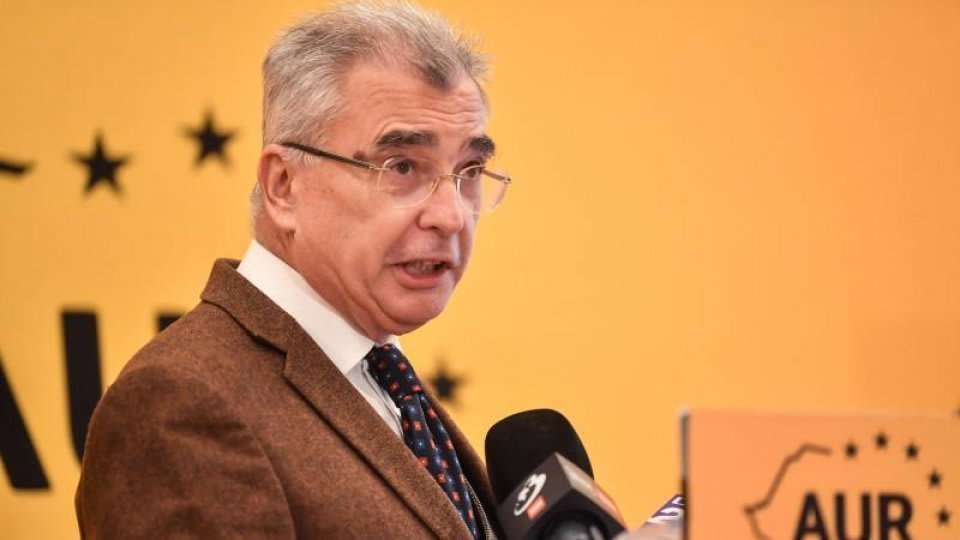 Petrișor Peiu în timpul declarațiilor despre consultările de la Cotroceni Petrișor Peiu în timpul declarațiilor despre consultările de la Cotroceni
