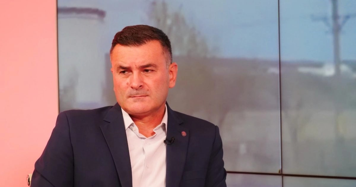 Polițist în uniformă la eveniment, hotel Iași, siguranță și verificări Polițist în uniformă la eveniment, hotel Iași, siguranță și verificări