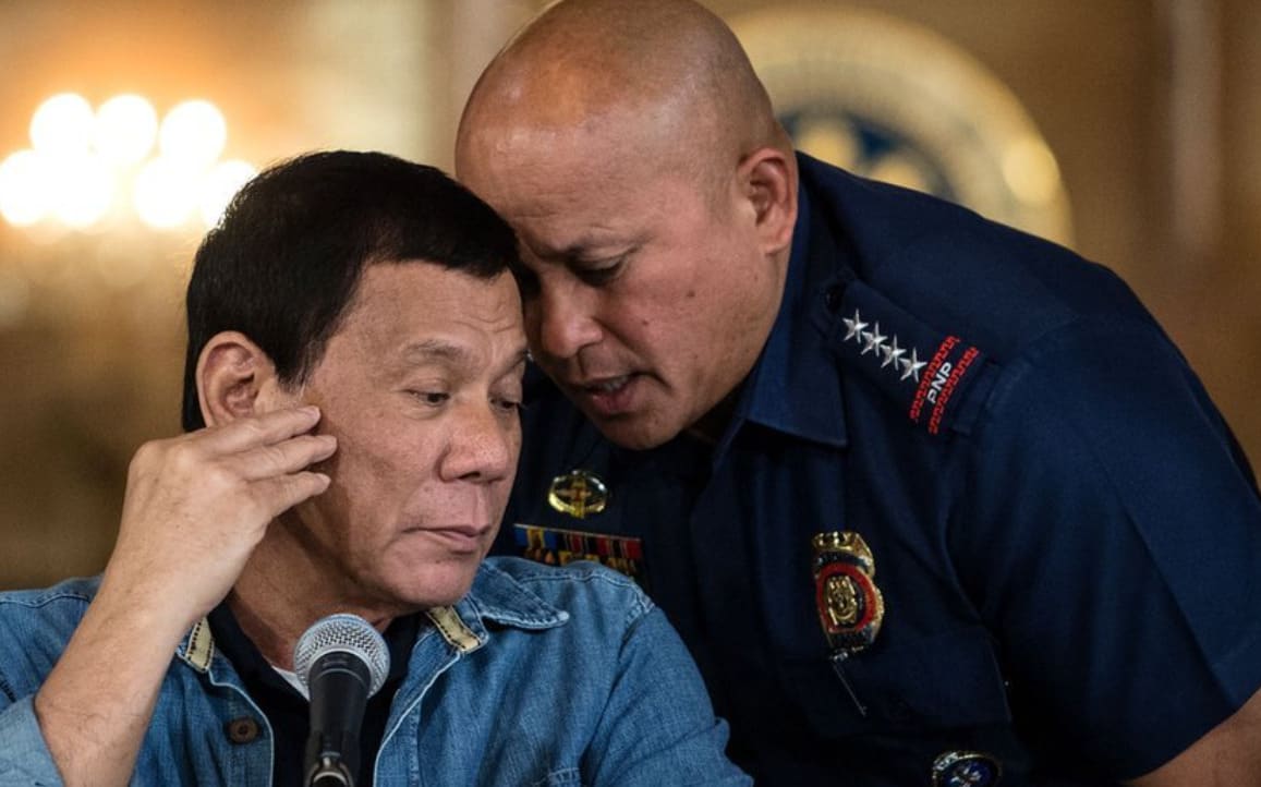 Militari înarmați în interiorul Senatului din Manila, Filipine Militari înarmați în interiorul Senatului din Manila, Filipine