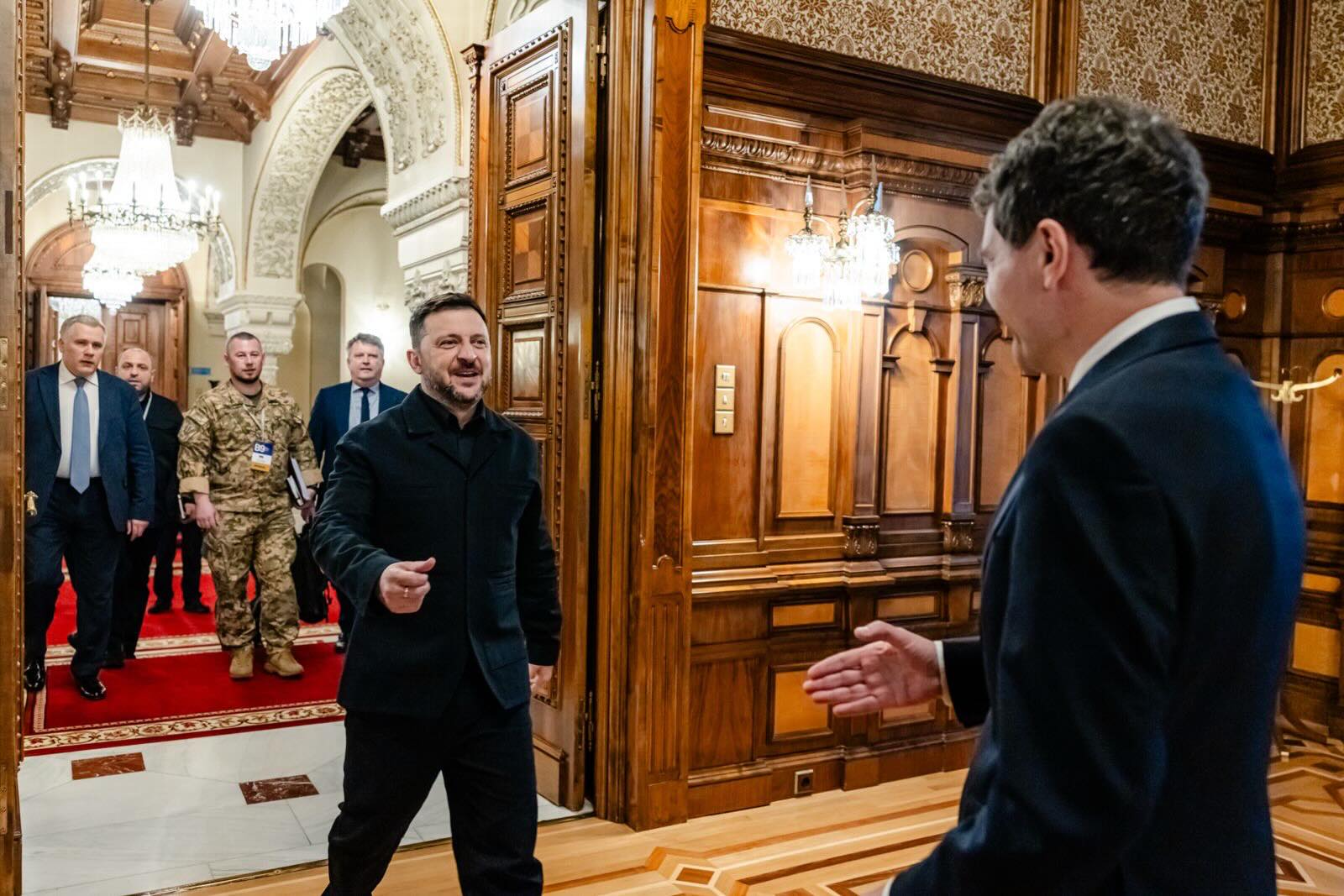 Președintele României și președintele Ucrainei în discuție oficială la Palatul Cotroceni Președintele României și președintele Ucrainei în discuție oficială la Palatul Cotroceni