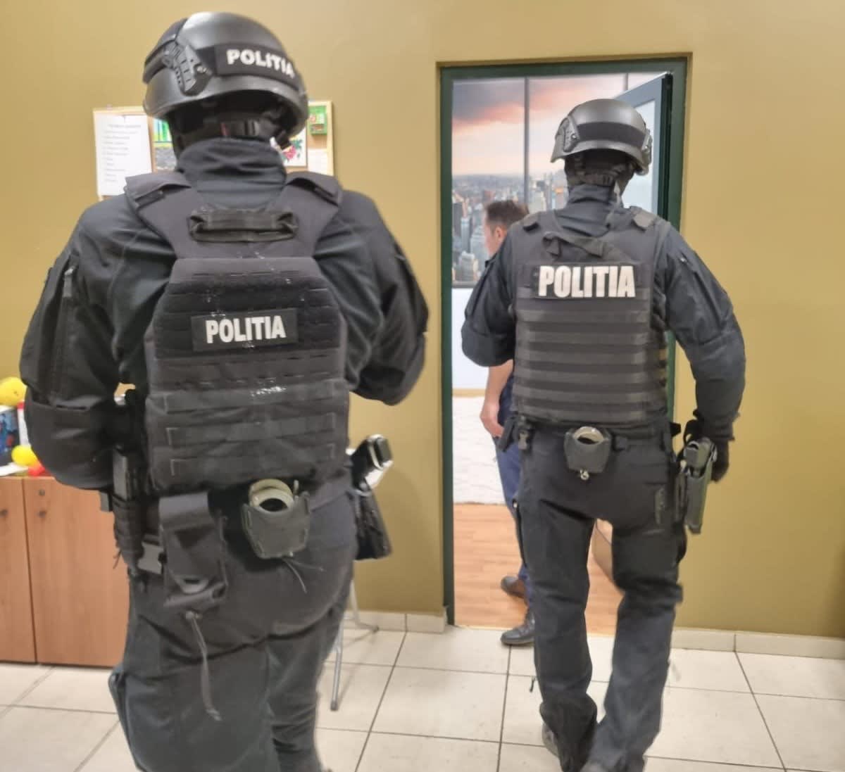 Percheziții domiciliare la Constanța, polițiști și procurori în acțiune