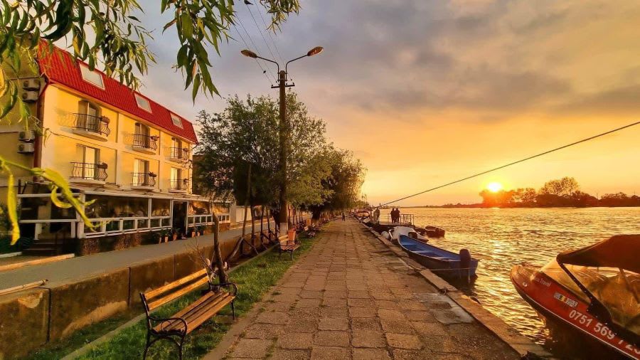 Camere cu vedere la Dunăre în pensiunea Perla Sulina