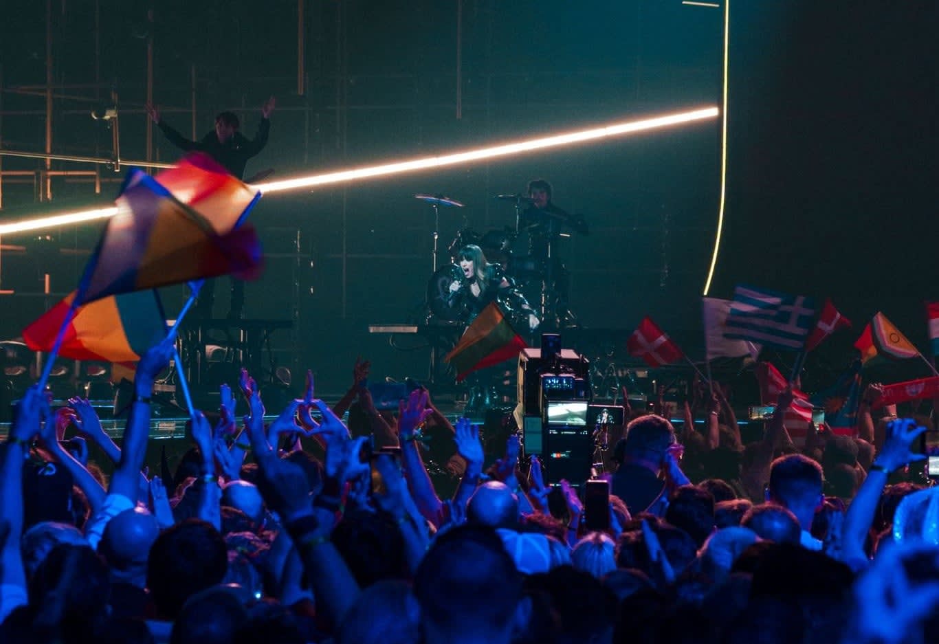 Alexandra Căpitănescu în timpul performanței la Eurovision Viena