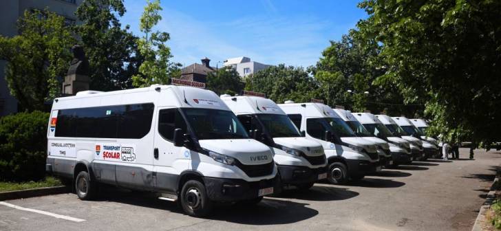 Microbuz școlar hibrid distribuit primăriilor din Timiș