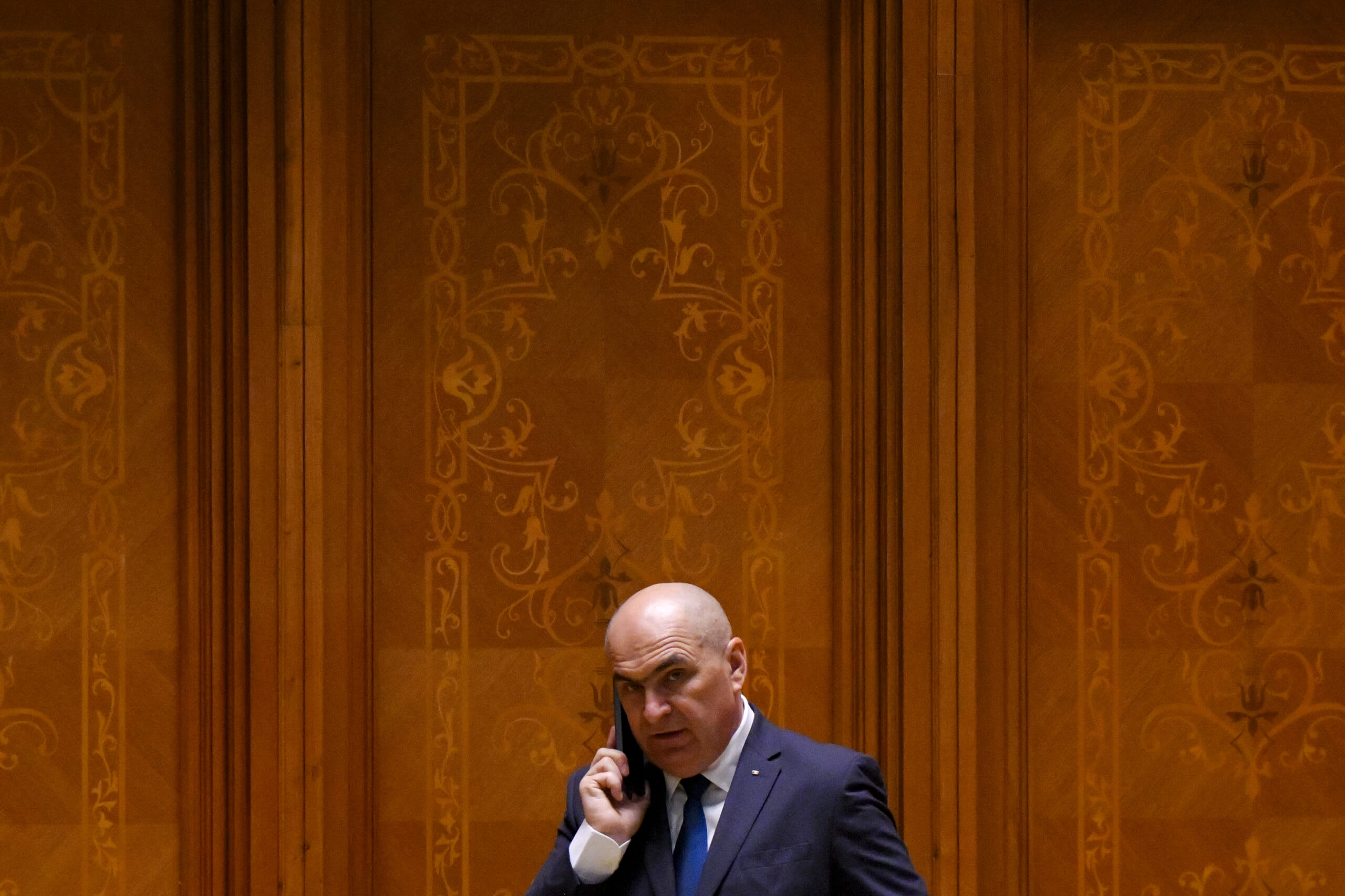 Ilie Bolojan în discurs politic, gesturi oficiale Ilie Bolojan în discurs politic, gesturi oficiale