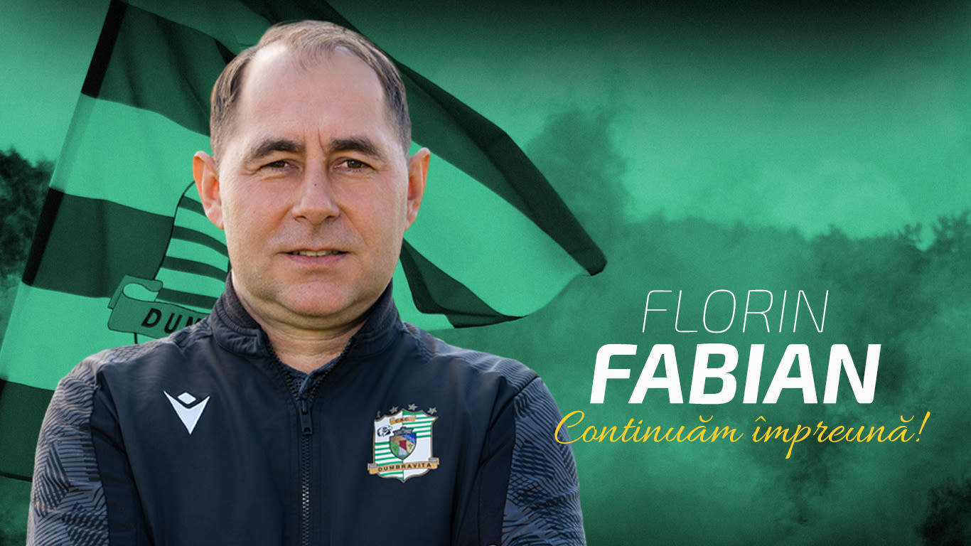 Antrenorul Florin Fabian pe marginea terenului în timpul unui meci