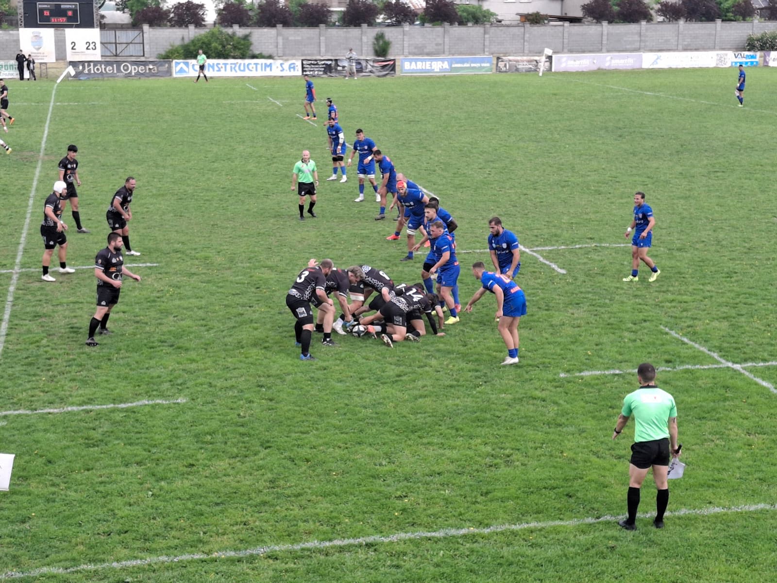 Jucători de rugby SCM Timișoara în acțiune pe teren