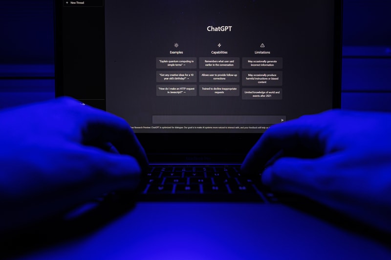 ChatGPT, acuzat că a ajutat la planificarea unor atacuri armate în SUA