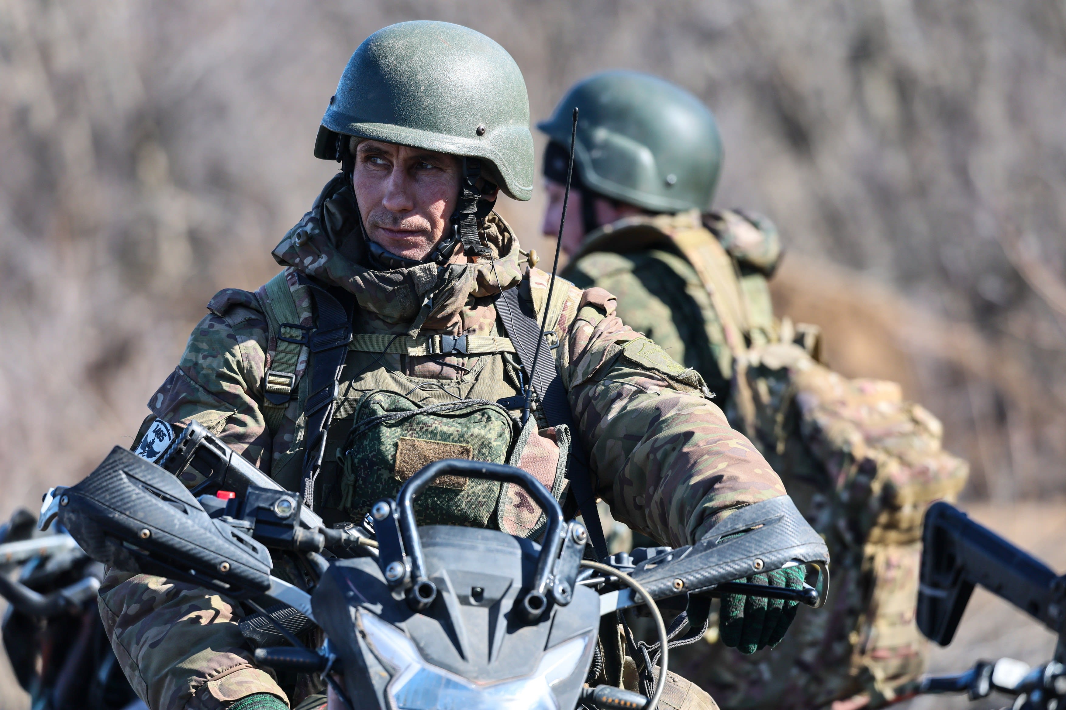 Soldați ruși în timpul unui antrenament militar în regiunea Donetsk Soldați ruși în timpul unui antrenament militar în regiunea Donetsk