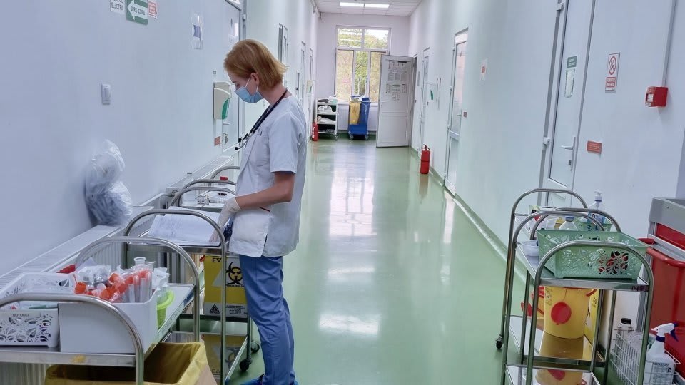 Echipaj medical și pacient în spital, Arad Echipaj medical și pacient în spital, Arad
