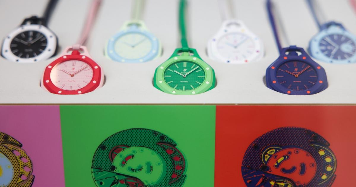 Scene de haos în fața magazinelor Swatch și Audemars Piguet Scene de haos în fața magazinelor Swatch și Audemars Piguet