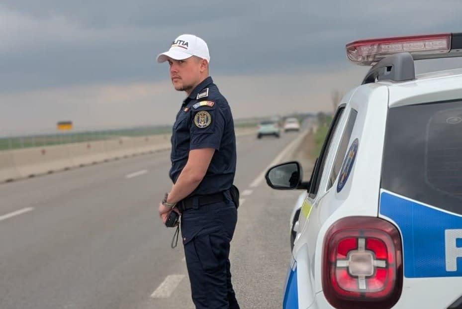 Polițiști rutieri și motocicliști în discuție în Mamaia Polițiști rutieri și motocicliști în discuție în Mamaia