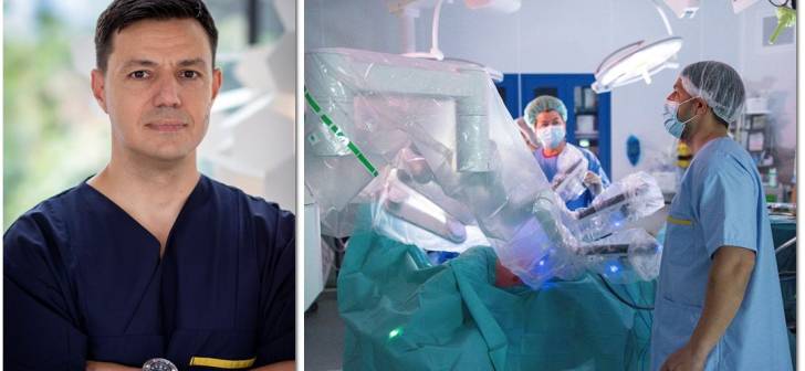 Medici chirurgi folosind sistemul robotic Da Vinci în sala de operații din Timișoara